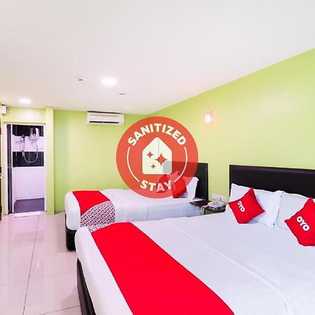Oyo 89665 Royale City Hotel Sepang Exterior foto