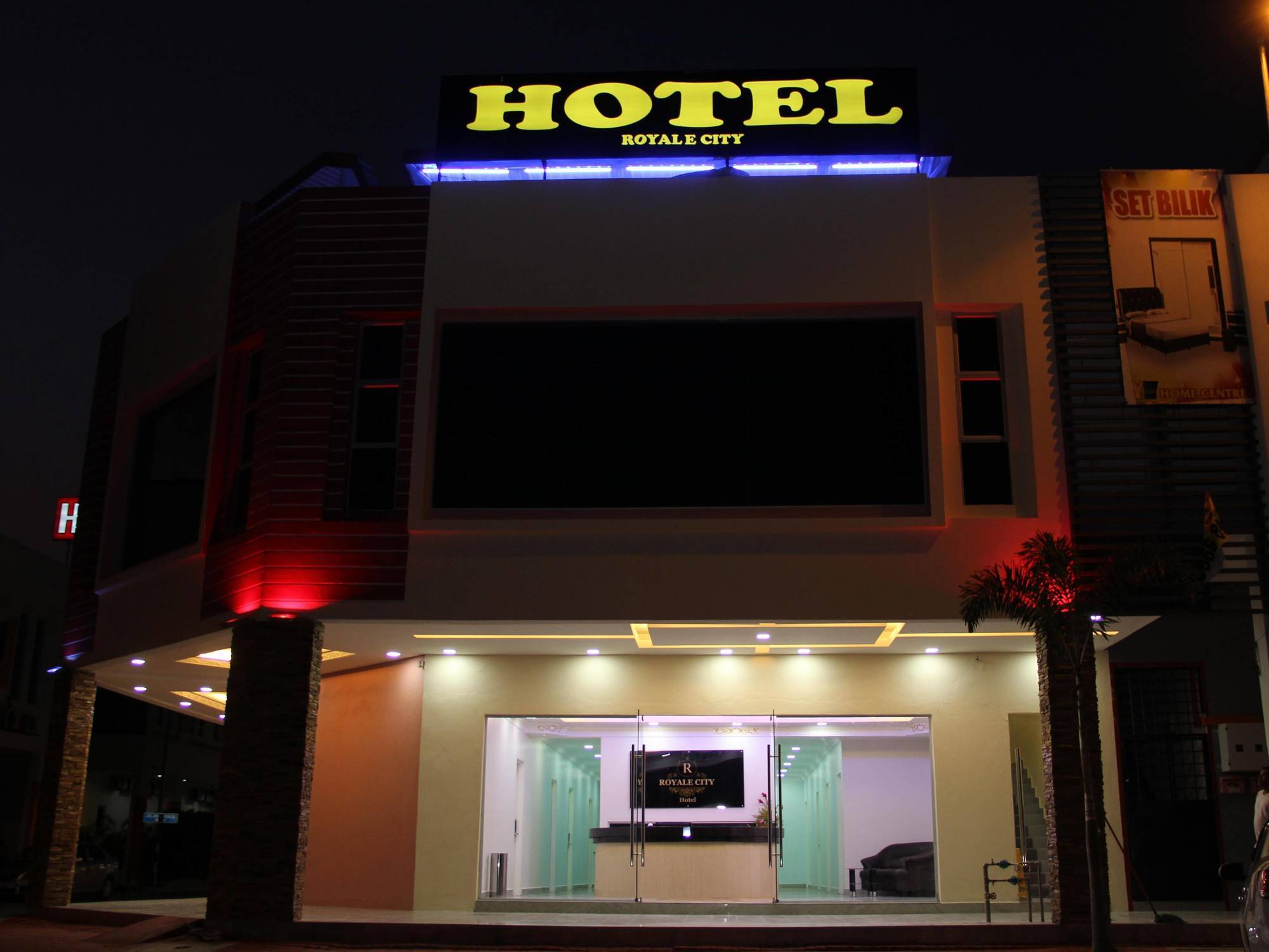 Oyo 89665 Royale City Hotel Sepang Exterior foto