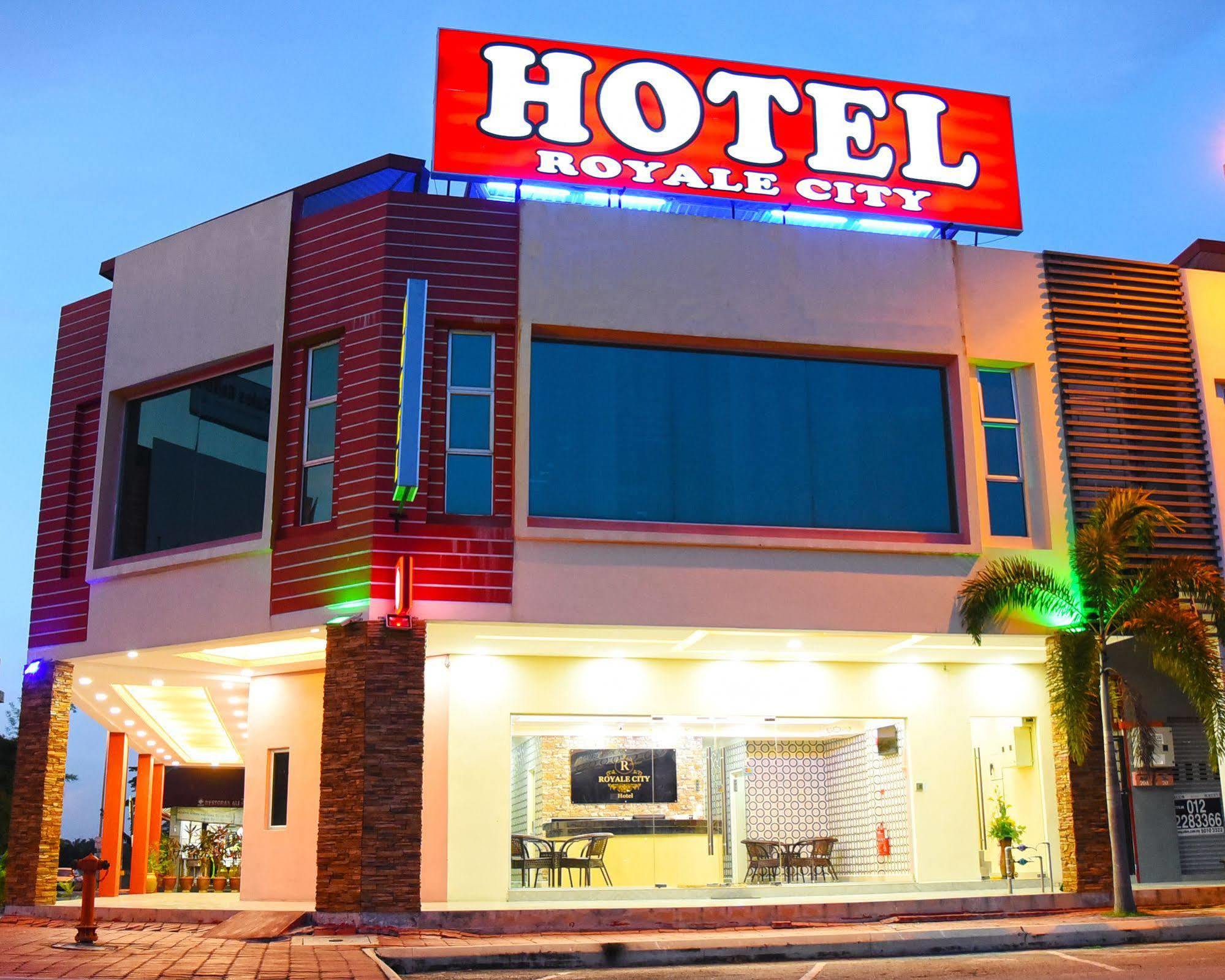 Oyo 89665 Royale City Hotel Sepang Exterior foto