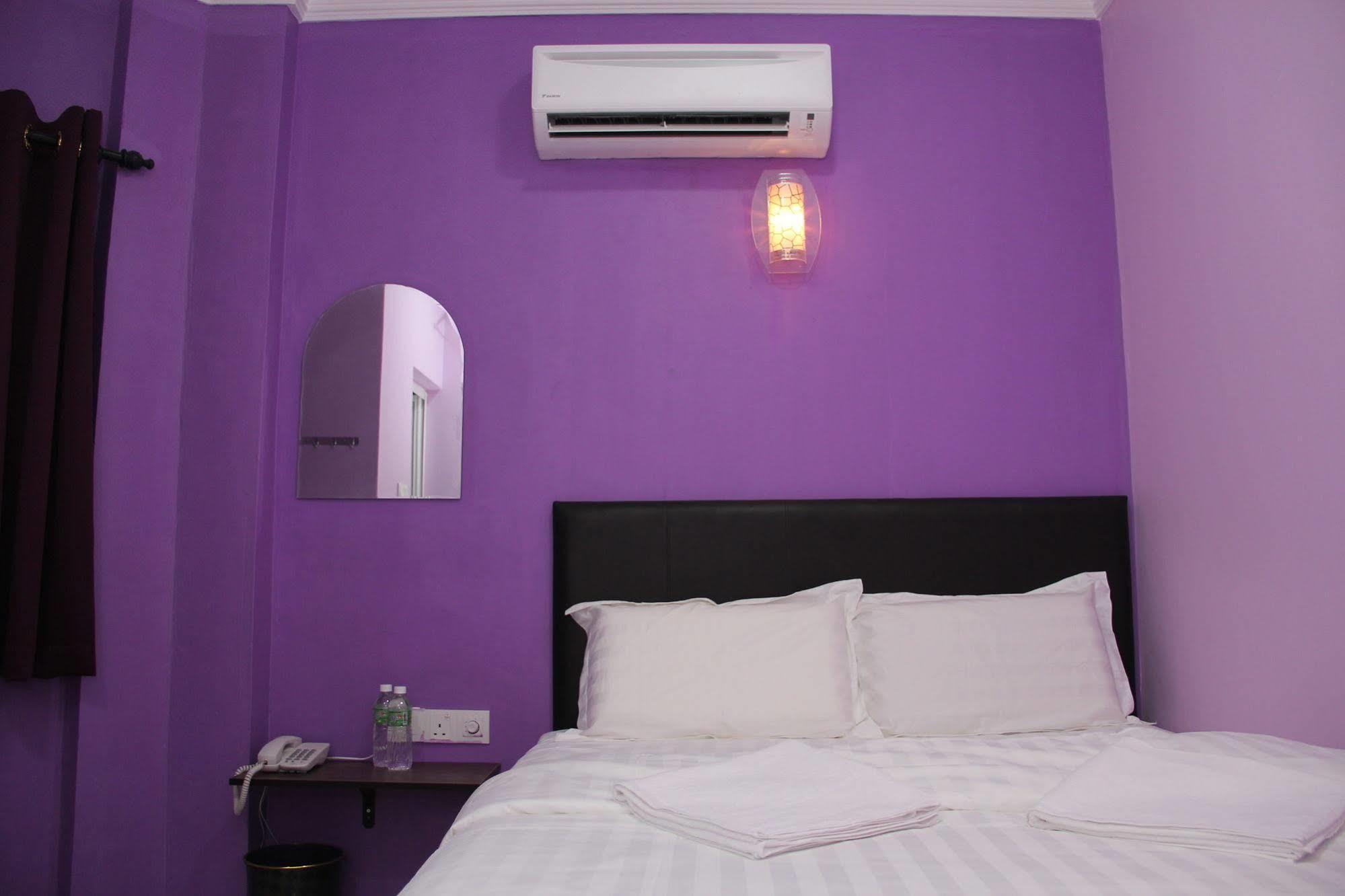 Oyo 89665 Royale City Hotel Sepang Exterior foto