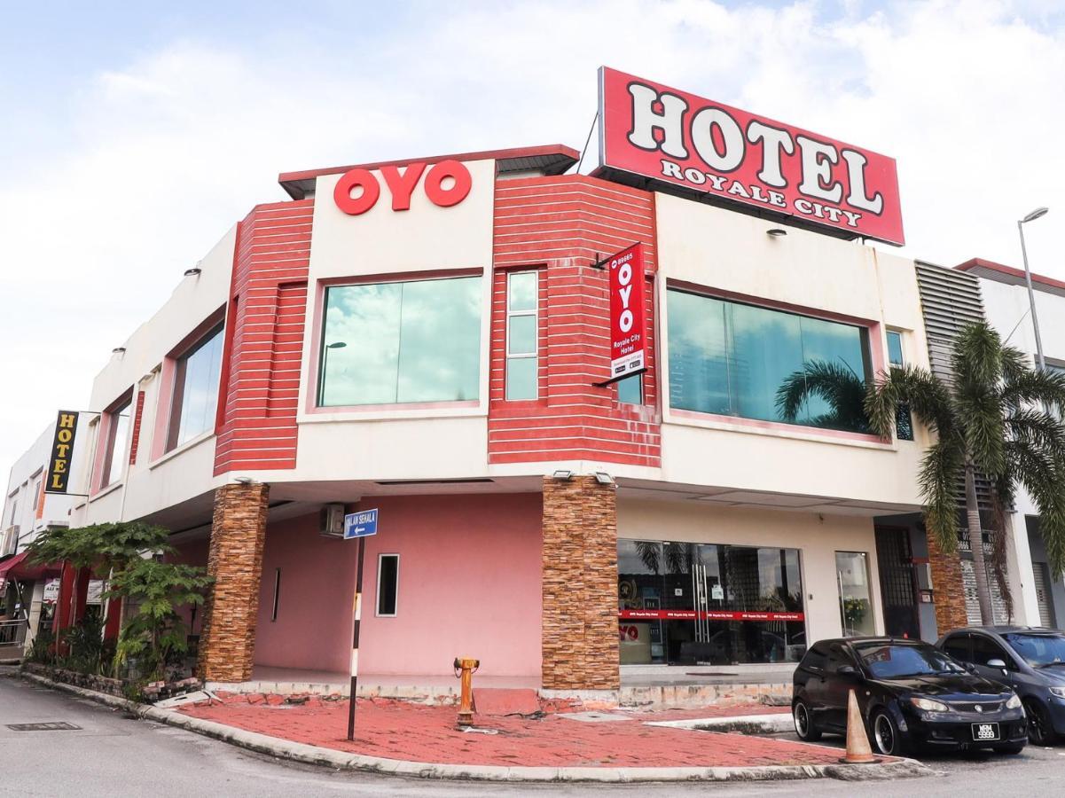 Oyo 89665 Royale City Hotel Sepang Exterior foto