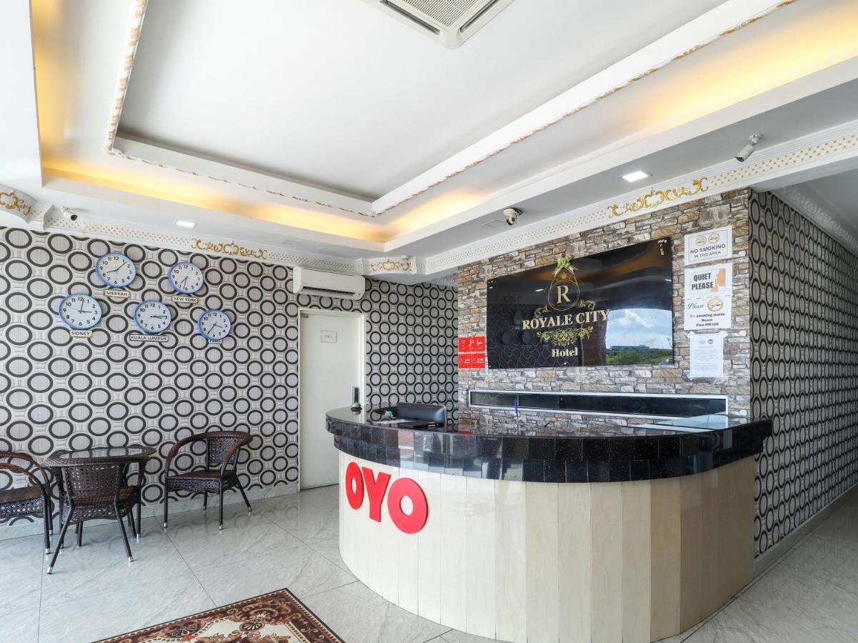 Oyo 89665 Royale City Hotel Sepang Exterior foto